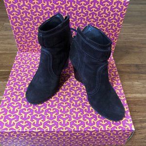 Tory Burch Deanna Wedge in Soft Suede Size 5.5 Brown